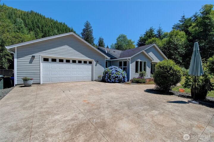 Property Photo:  285  North Valley  WA 98638 