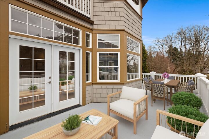 Property Photo: 337 25th Avenue E WA 98112