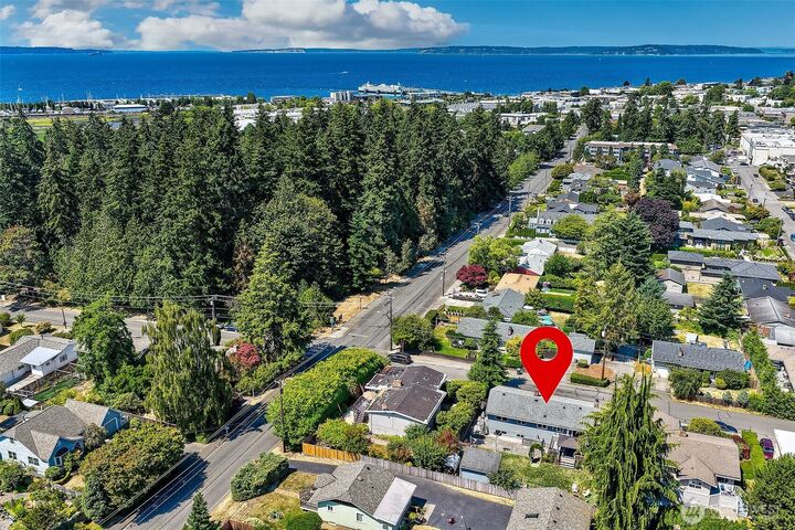 Property Photo:  310  Pine Street  WA 98020 