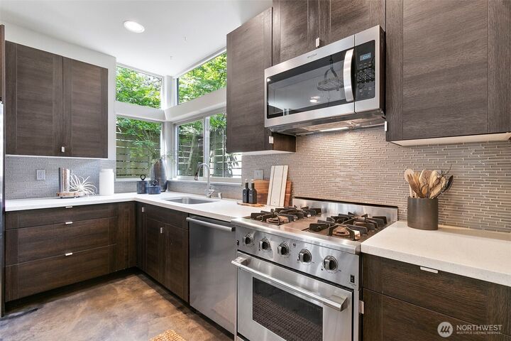 Property Photo: 310 21st Avenue A WA 98122