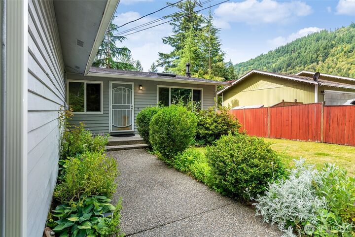 Property Photo: 3031 Ridgeview Drive WA 98284