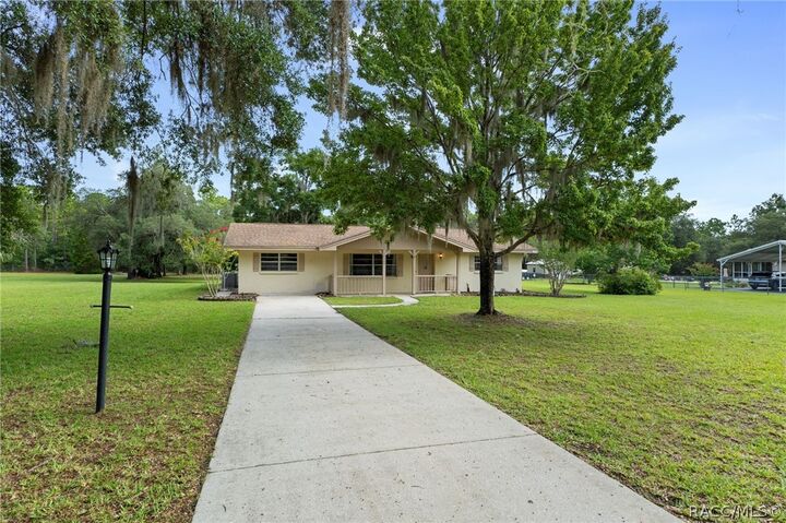 Property Photo: 2549 W Fairfax Court FL 34461