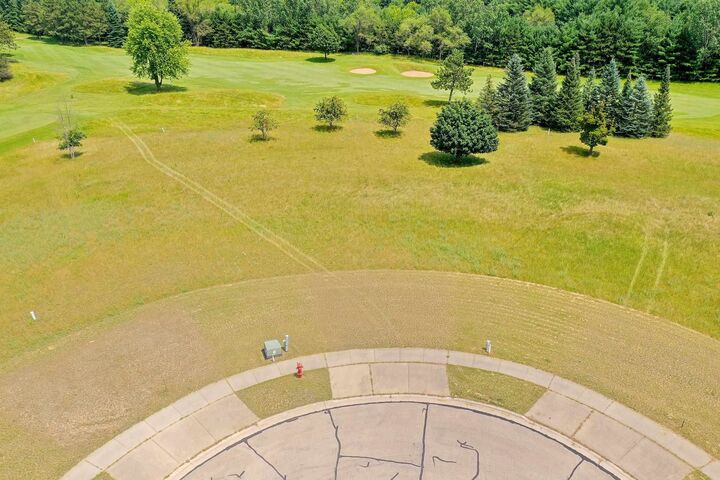 Property Photo:  1400 Foxfire Court  WI 54981-5716 