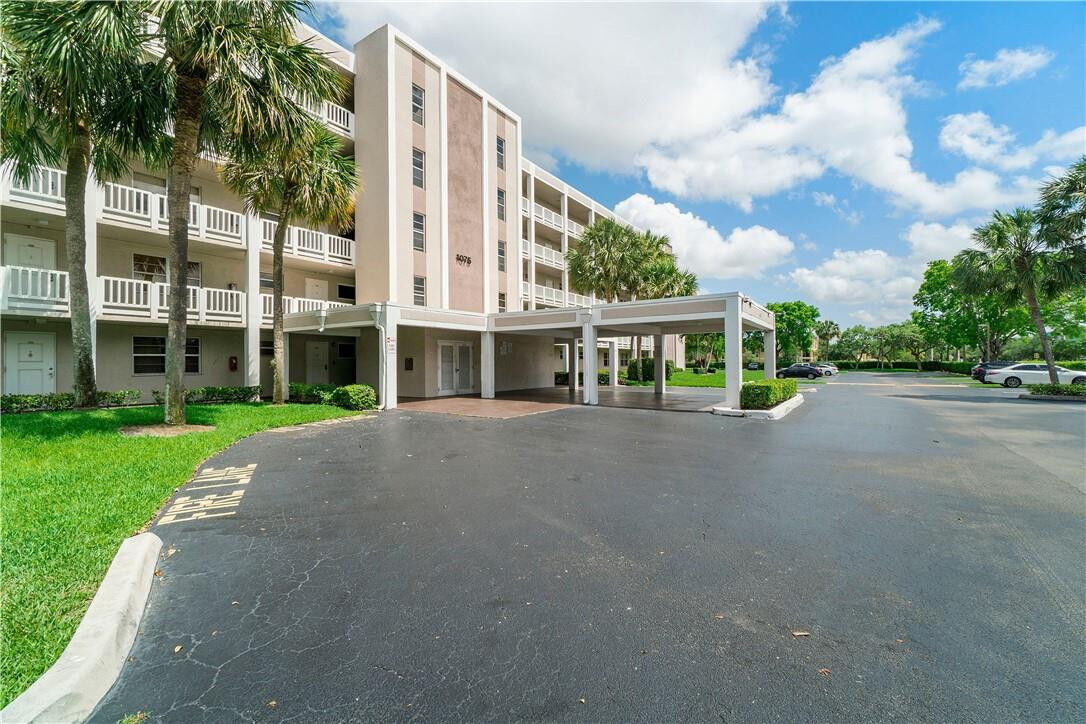 Property Photo: 1075 Riverside Drive 508 FL 33071