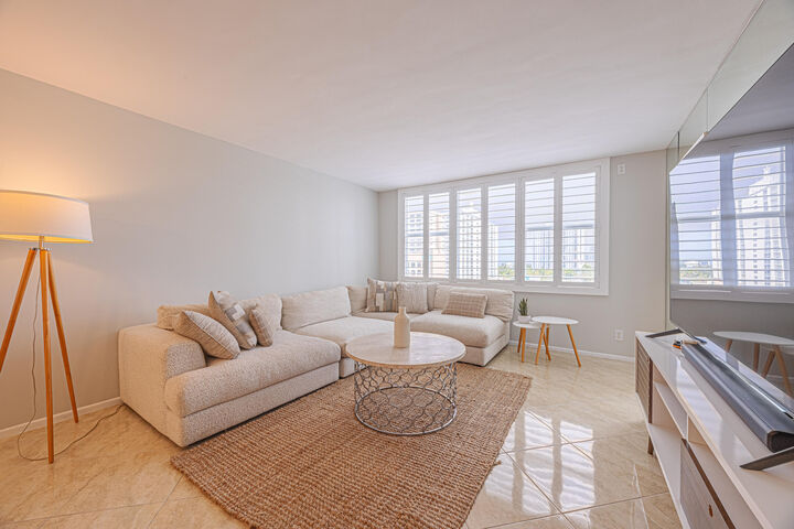 Property Photo: 201 N Ocean Boulevard 702 FL 33062