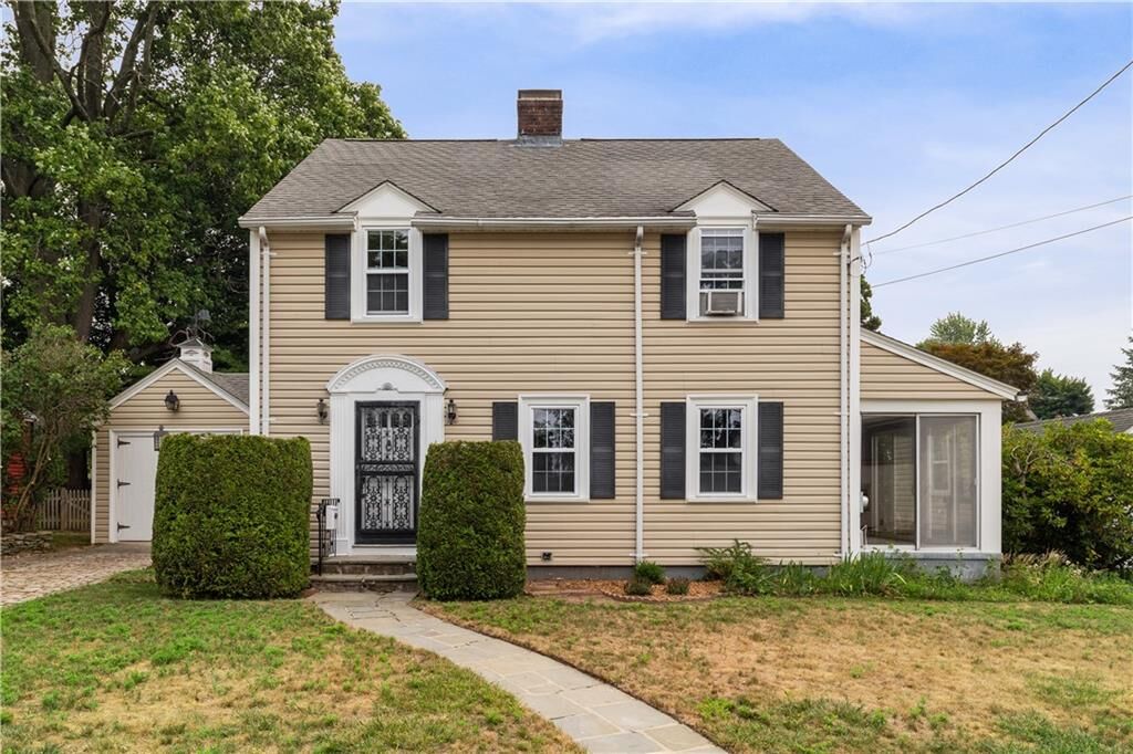 Property Photo:  10 Pelham Parkway  RI 02911 