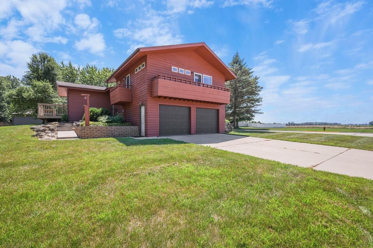 Property Photo: 550 Tamarack Road WI 53588