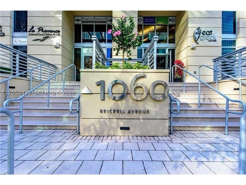 Property Photo: 1060 Brickell Ave 1903 FL 33131