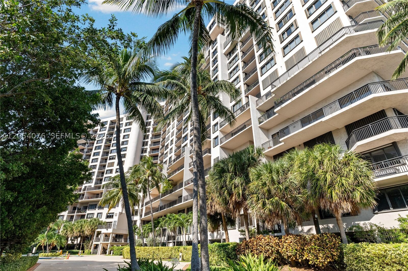 Property Photo:  540 Brickell Key Dr 1414  FL 33131 
