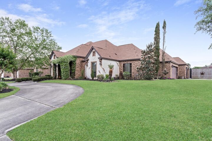 Property Photo: 101 Sir Cameron TX 77657