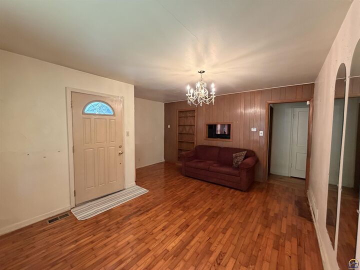 Property Photo: 804 NE Arter Ave KS 66616