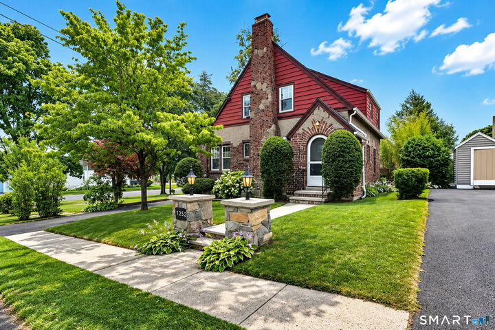Property Photo: 125 Glenridge Road East CT 06614