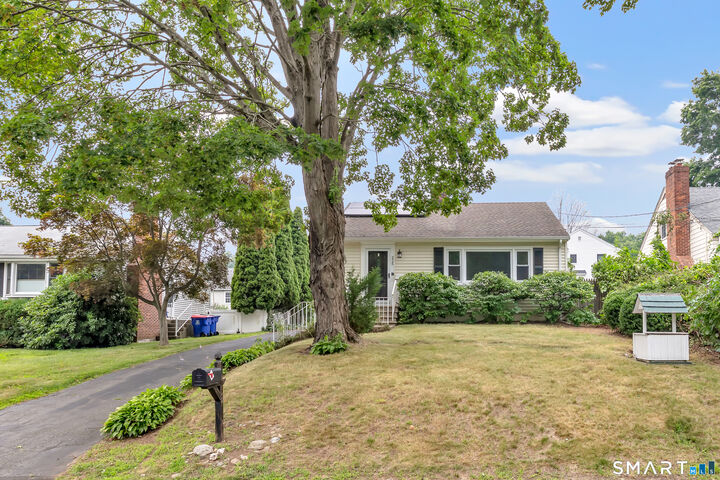 Property Photo:  215 Bennett Street  CT 06825 