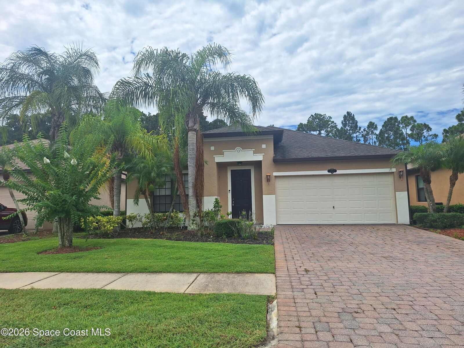 Property Photo: 402 Breckenridge Circle SE FL 32909