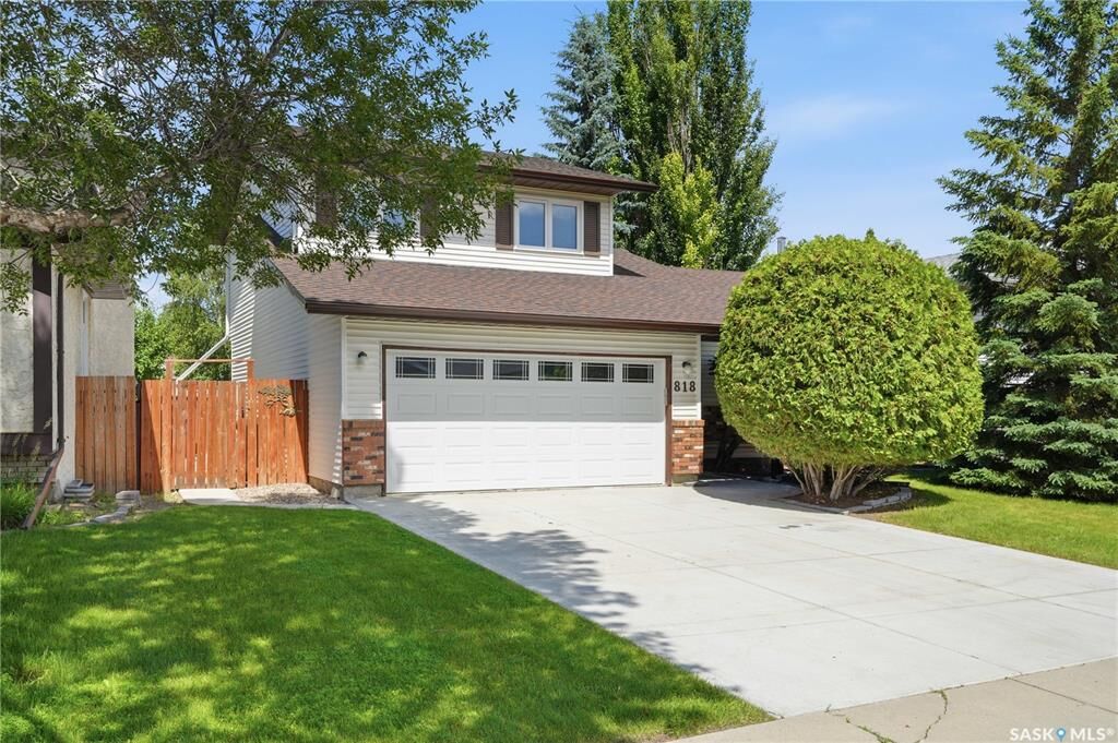 Property Photo:  818 Spencer Lane  SK S7K 7T5 