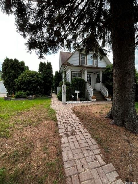 Property Photo: 505 Macleod Avenue W SK S0E 1A0