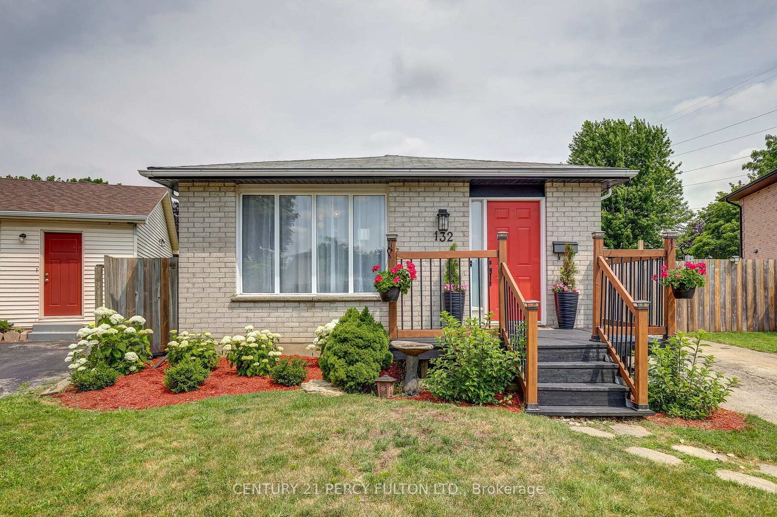 Property Photo:  132 Sundridge Crescent  ON N5Z 4R7 