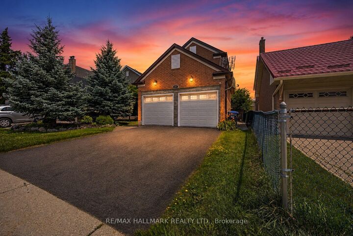 Property Photo:  329 Kingsbridge Garden Circle  ON L5R 1K9 
