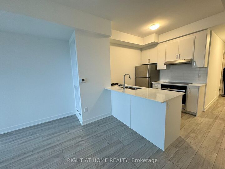 Property Photo:  1035 Southdown Road 714  ON L5J 0A2 