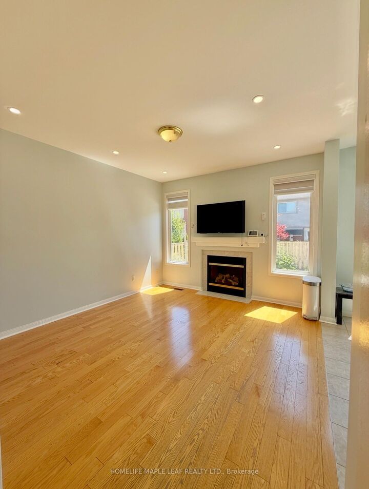 Property Photo:  21 Sugarhill Drive Upper  ON L7A 3L8 
