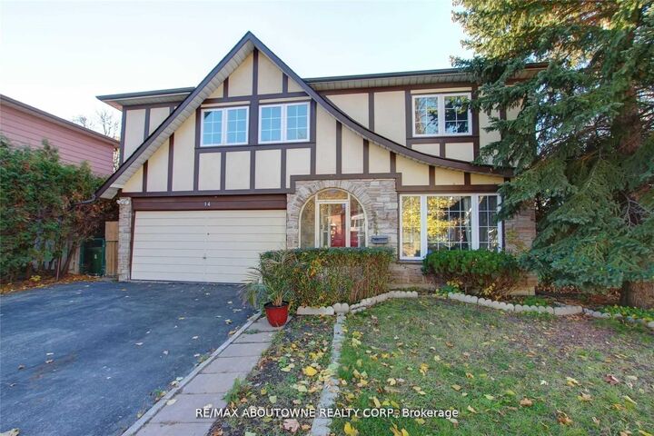 Property Photo: 14 Angus Drive Lower ON M2J 2X1