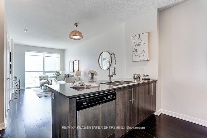 Property Photo:  510 Curran Place 1108  ON L5B 0J8 