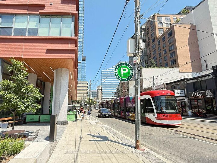 Property Photo: 280 Dundas Street W 514 ON M5T 1V4