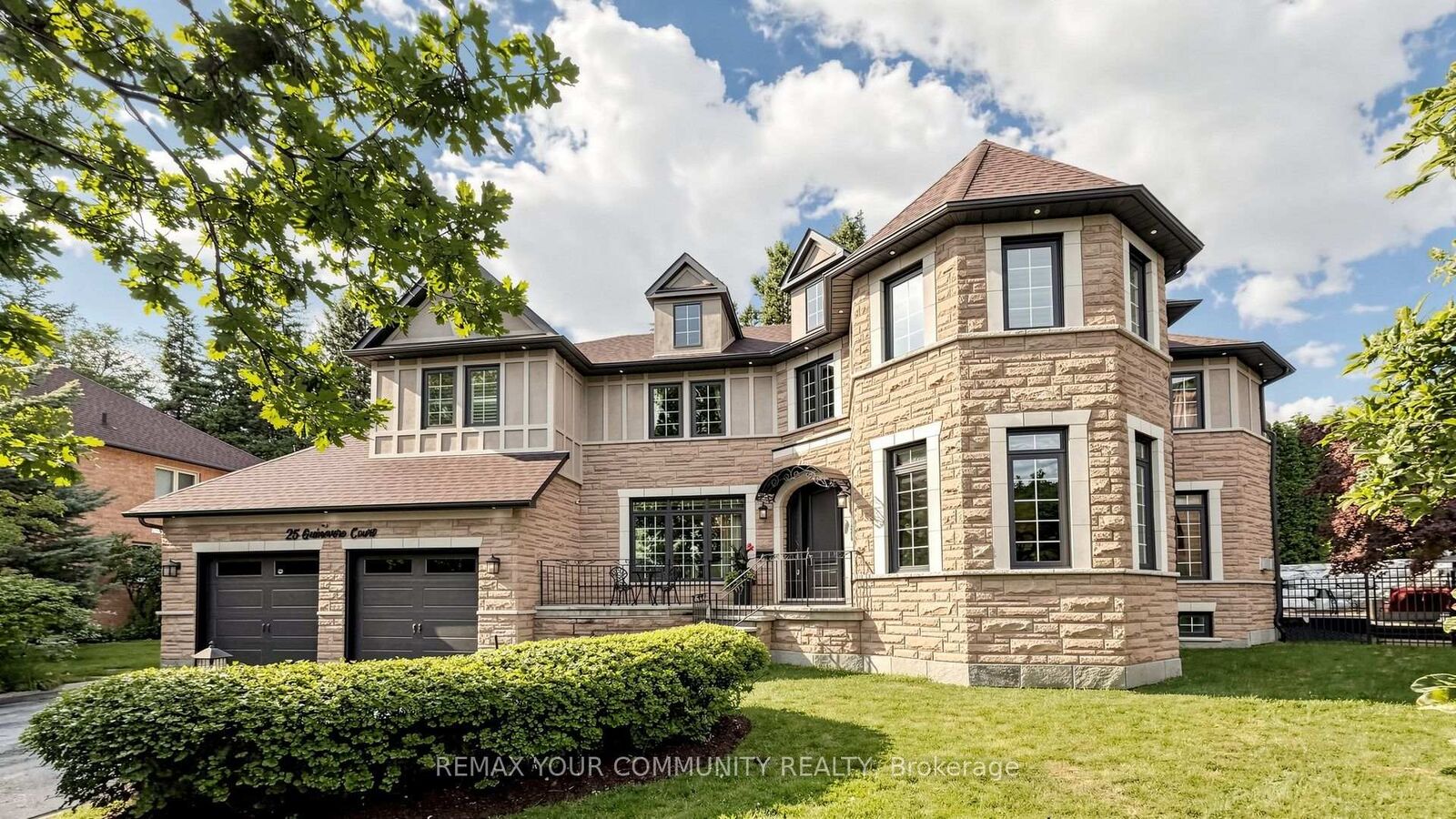 Property Photo: 25 Guinevere Court ON L4C 0P7