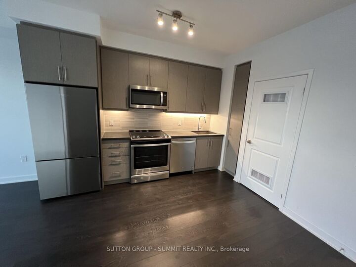 Property Photo: 85 Oneida Crescent 401 ON L4B 0H4