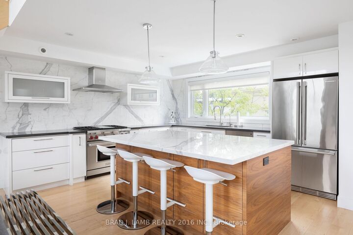 Property Photo:  16 Egerton Lane N  ON M5T 2P5 