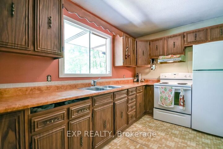 Property Photo: 915 Vindin Street ON L4R 4L9