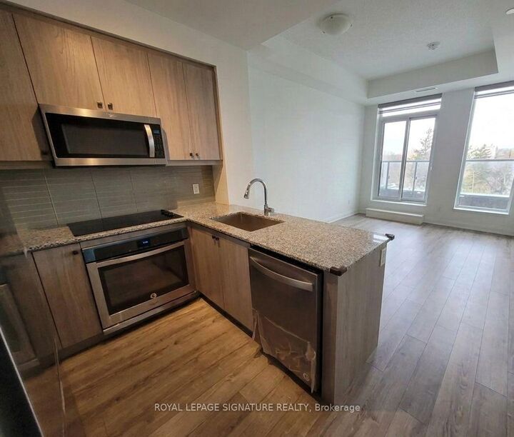Property Photo:  9618 Yonge Street 512  ON L4C 0X5 