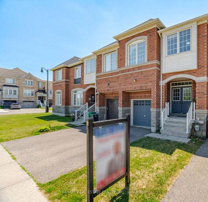 Property Photo:  41 Lorenzo Circle  ON L6R 3N4 