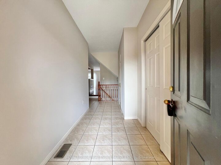 Property Photo:  2153 Redstone Crescent  ON L6M 5B2 