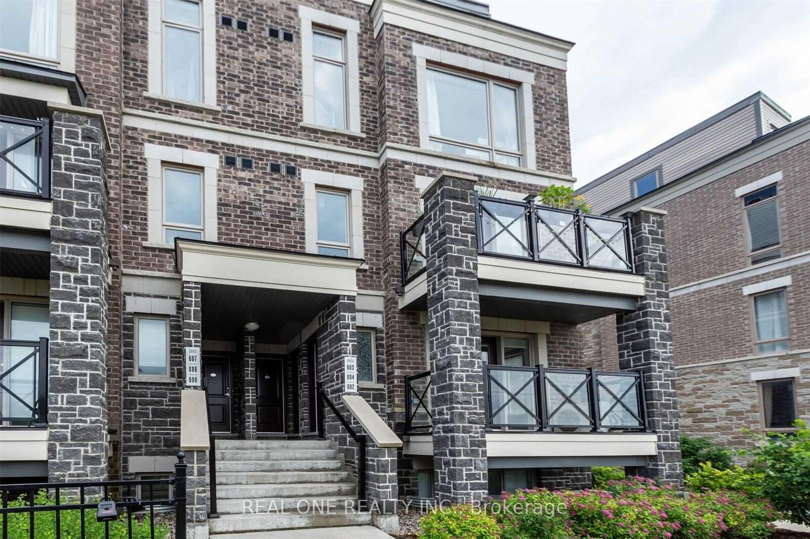 Property Photo:  50 Dunsheath Way 603  ON L6B 1N3 