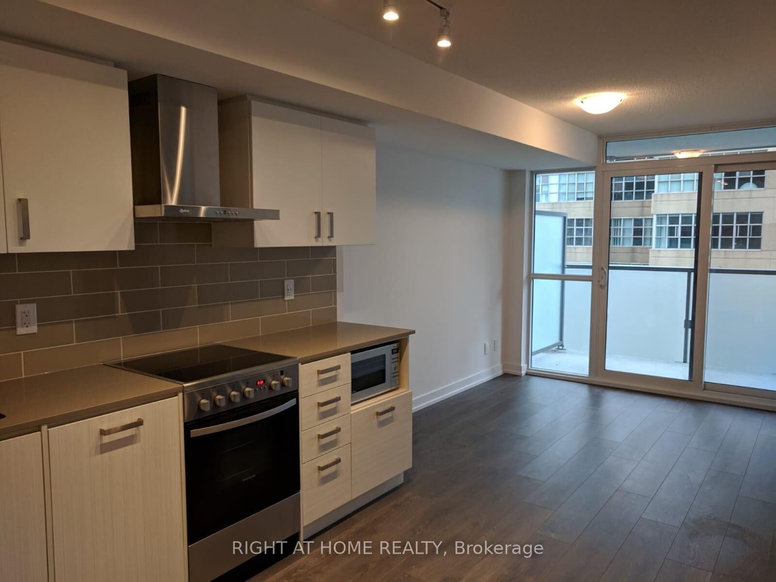 Property Photo: 125 Redpath Avenue 605 ON M4S 0B5
