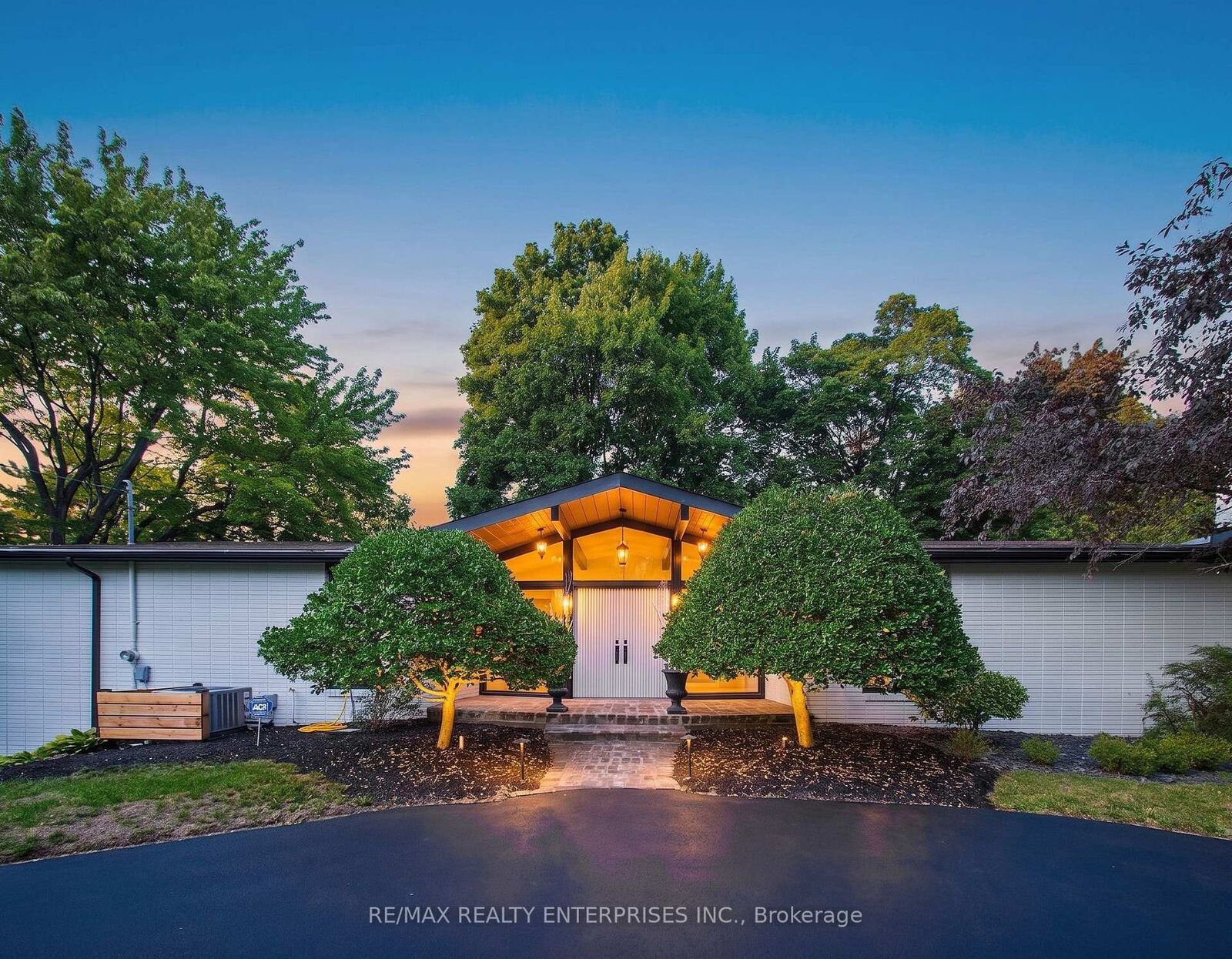Property Photo: 625 Sir Richards Road ON L5C 1A3