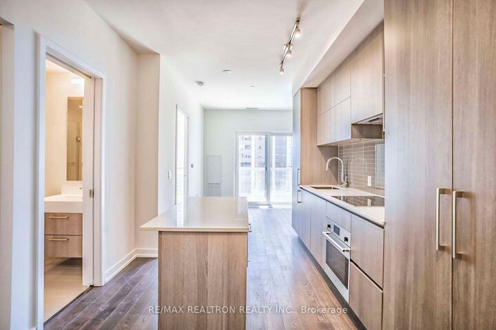 Property Photo:  1 Yorkville Avenue 3112  ON M4W 1L1 
