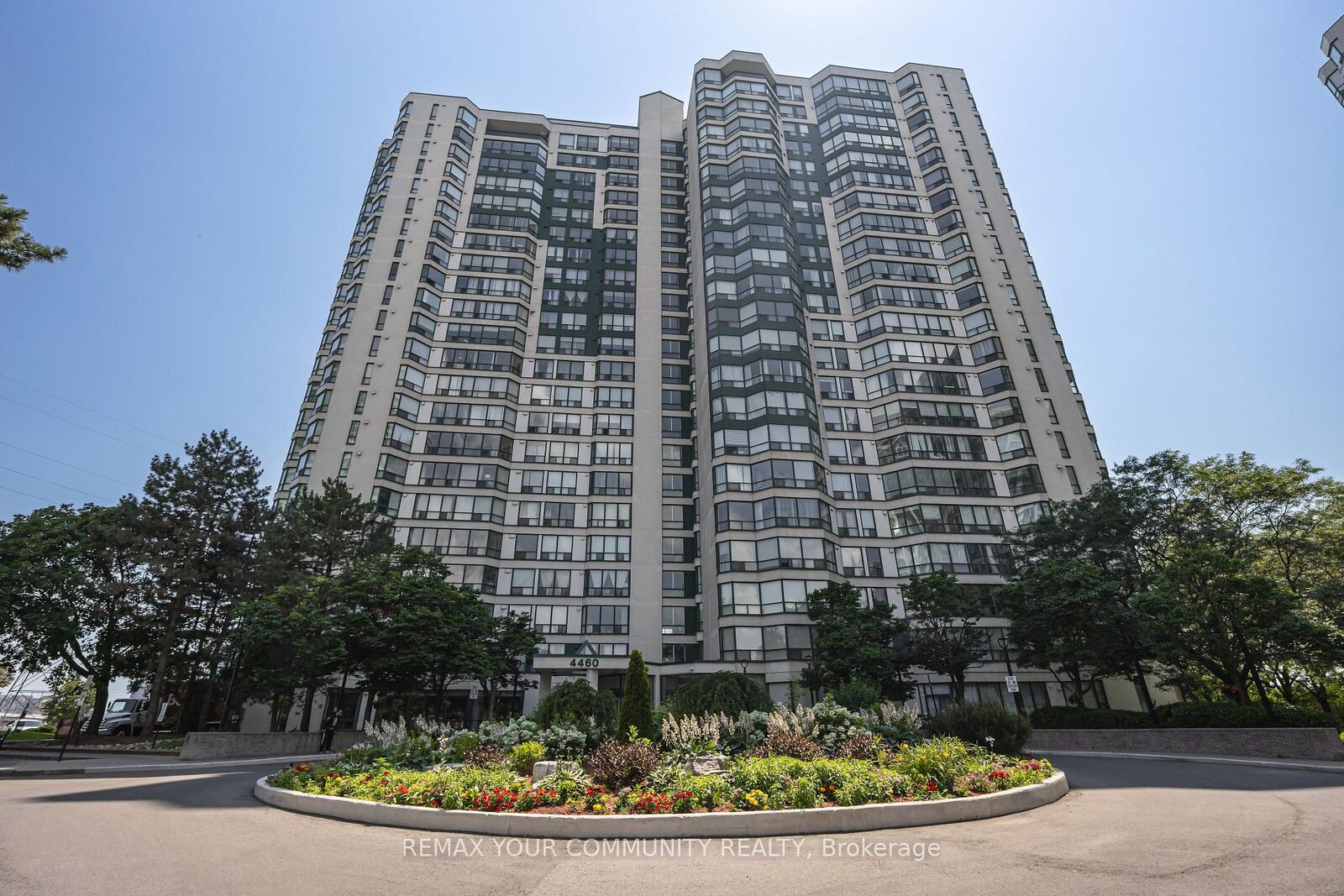Property Photo: 4460 Tucana Court 910 ON L5R 3K9