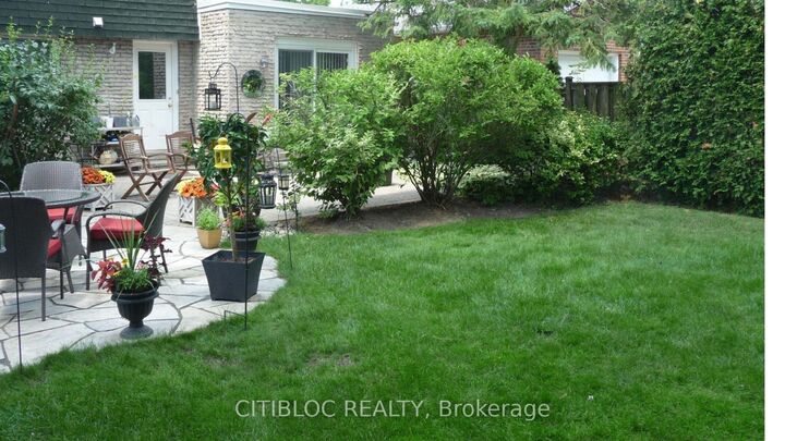 11 Castle Hill Drive — photo 1