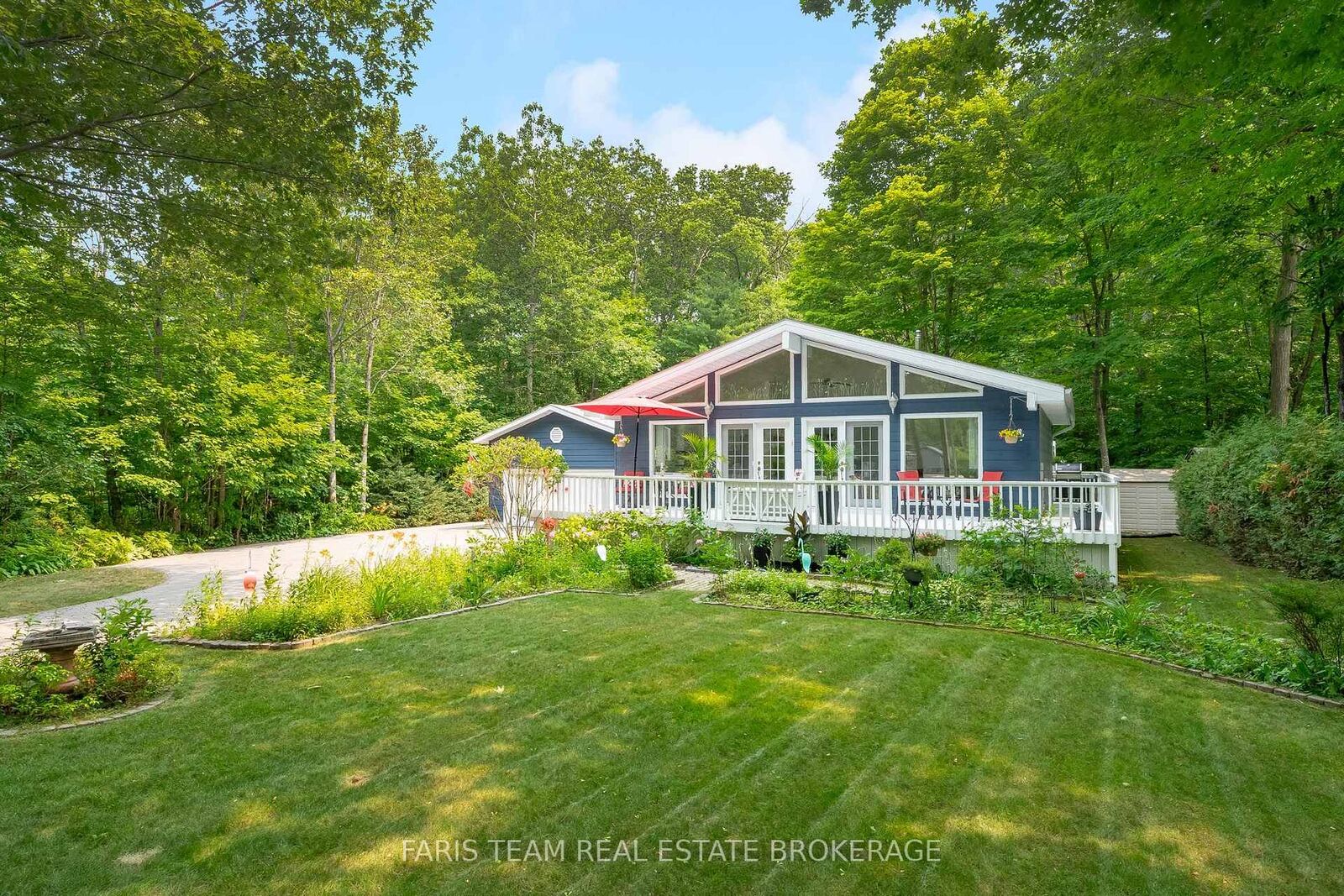 Property Photo:  33 Oneida Crescent  ON L9M 0B2 