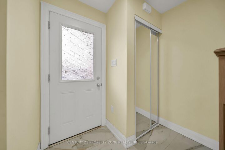 Property Photo:  19 Horseshoe Court  ON L6S 1S1 