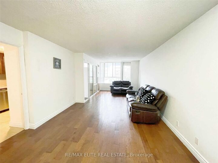 Property Photo: 717 Bay Street 404 ON M5G 2J9