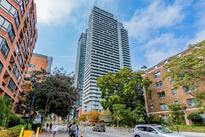 Property Photo: 50 Wellesley Street E 4002 ON M4Y 0C8