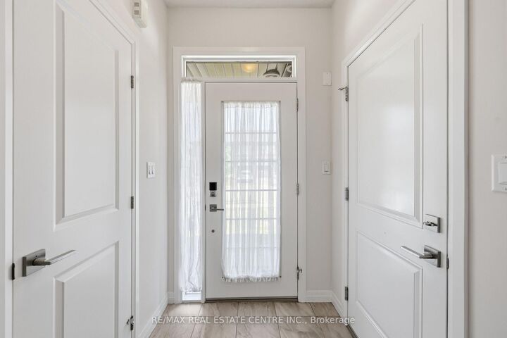 Property Photo: 37 Greenwich Avenue ON L8J 0L5
