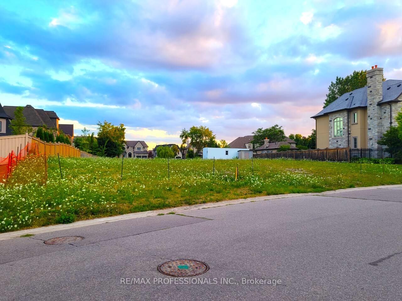 Property Photo:  6826 Campbell Settler Court  ON L4W 2Y4 