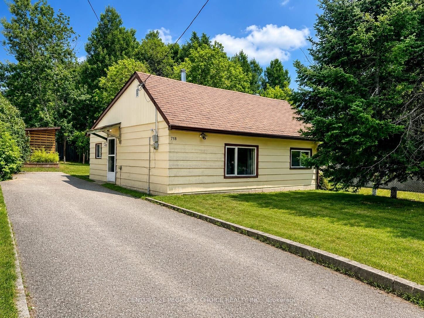Property Photo:  718 Winters Street  ON P1B 1S7 