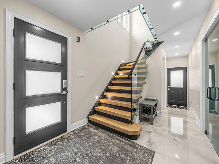 Property Photo: 4236 Credit Pointe Drive ON L5M 3K2