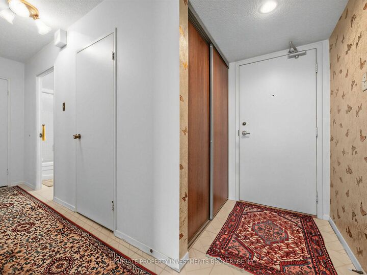 Property Photo: 10 Martha Eaton Way 605 ON M6M 5B3