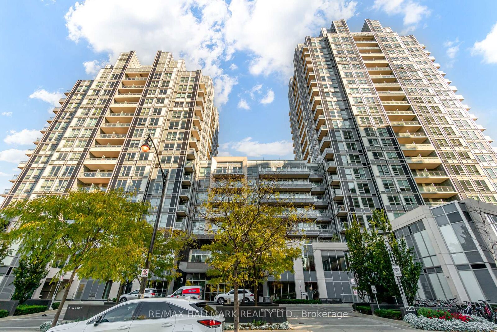 Property Photo: 120 Harrison Garden Boulevard 807 ON M2N 0H1